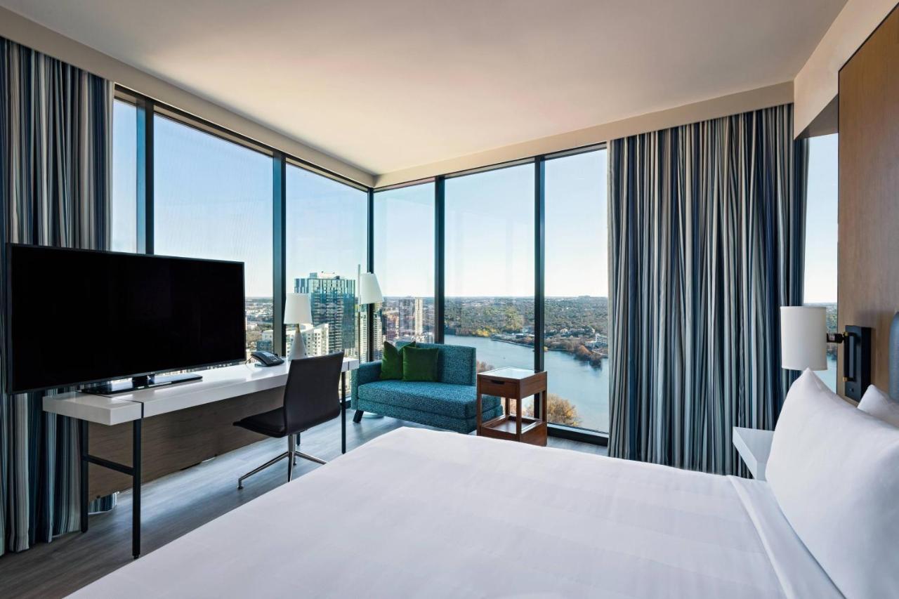 King Room City View High Floor or Mobility Accessible Roll Shower