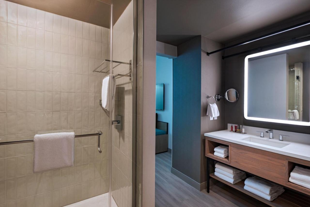 King Room City View High Floor or Mobility Accessible Roll Shower