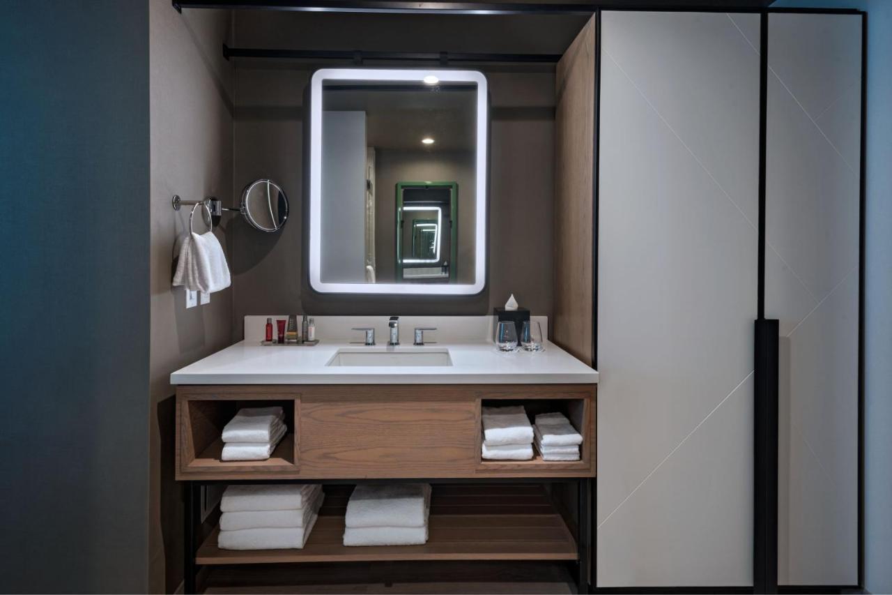 King Room City View High Floor or Mobility Accessible Roll Shower